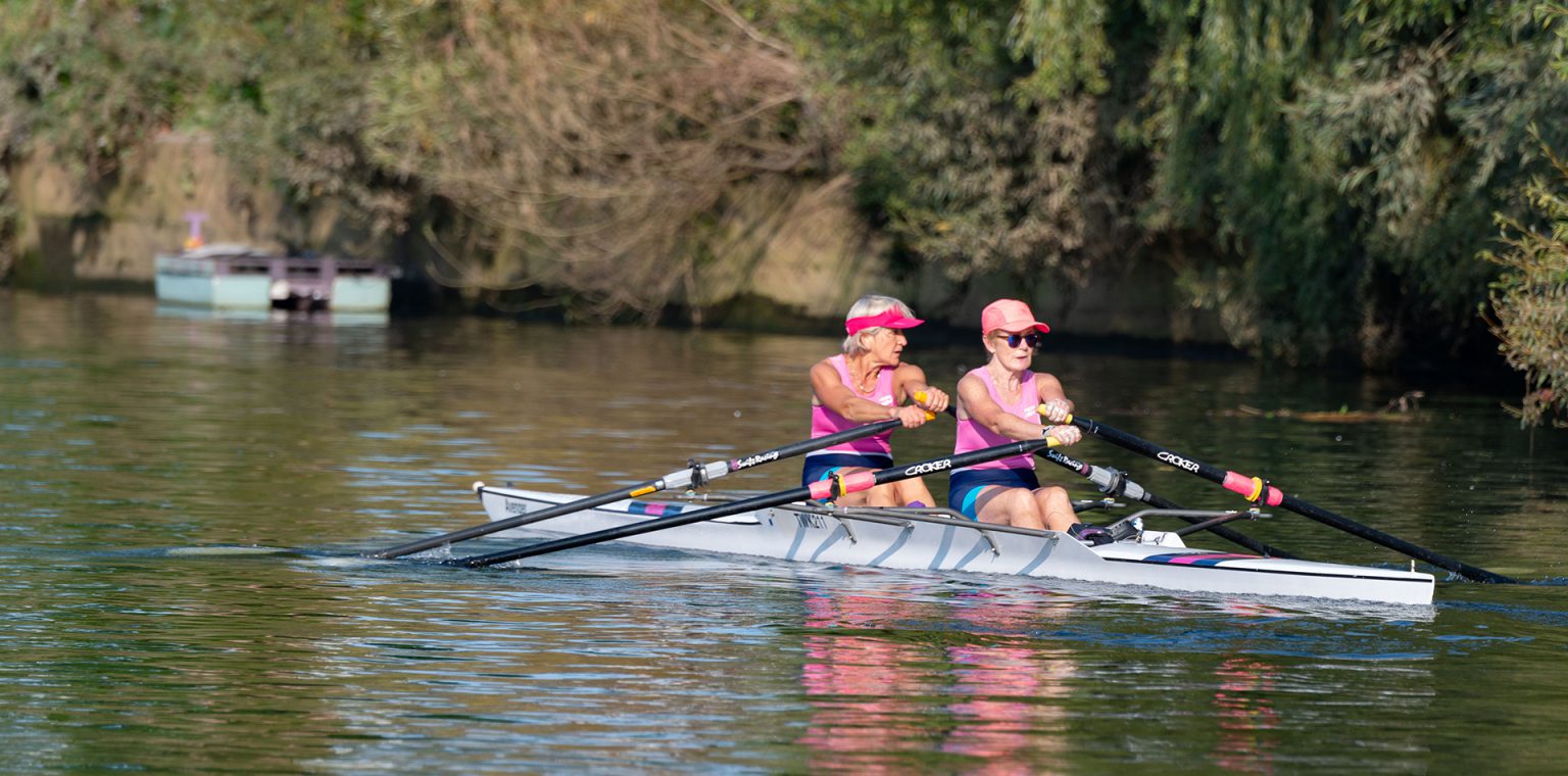 Rowing on the tidal River Thames Rowing on the tidal River Thames