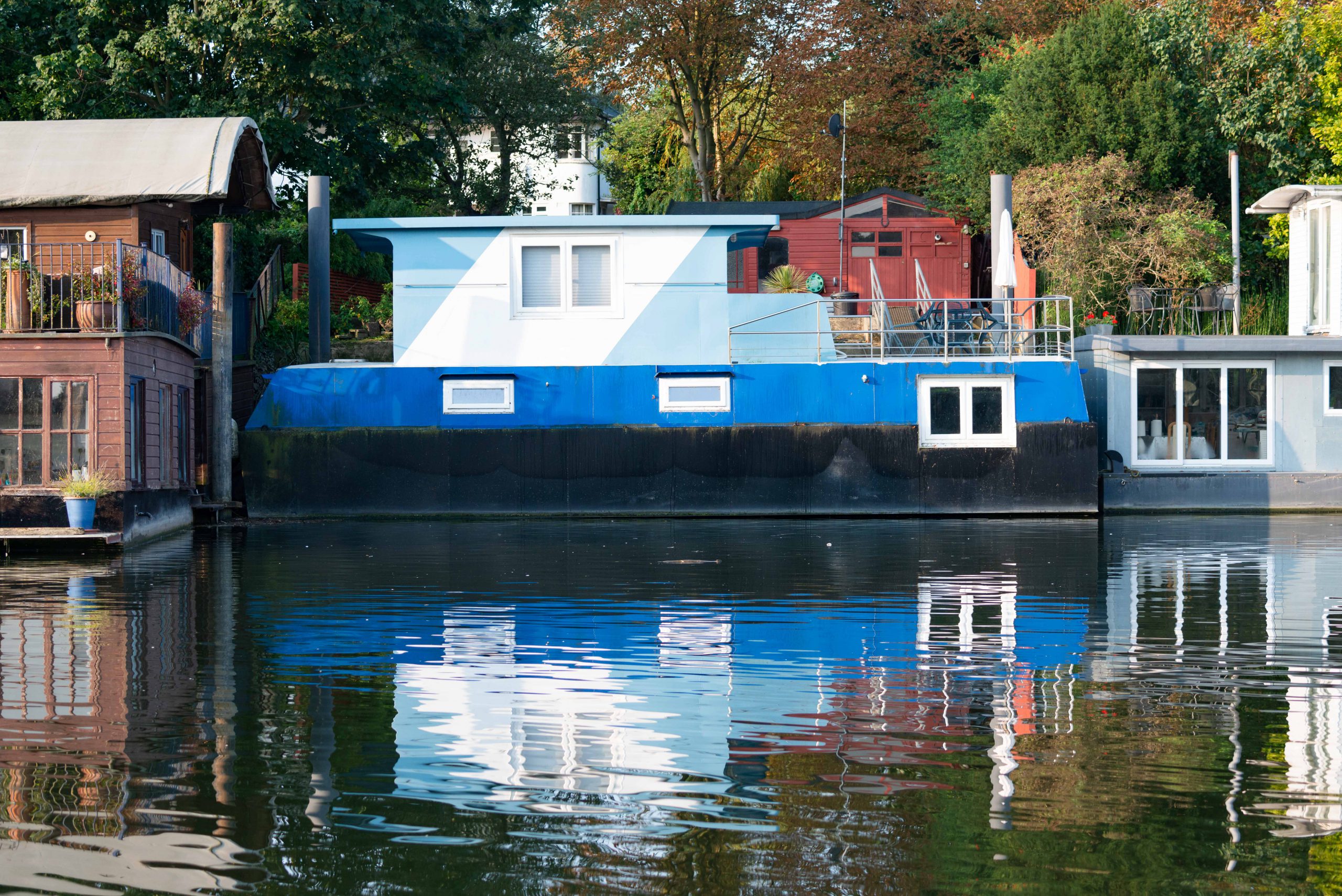 Houseboats: Living afloat on the tidal Thames - Boating on the Thames